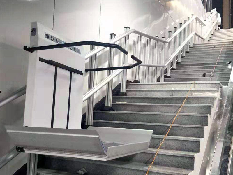 <b>斜掛式輪椅升降平臺(tái)</b>