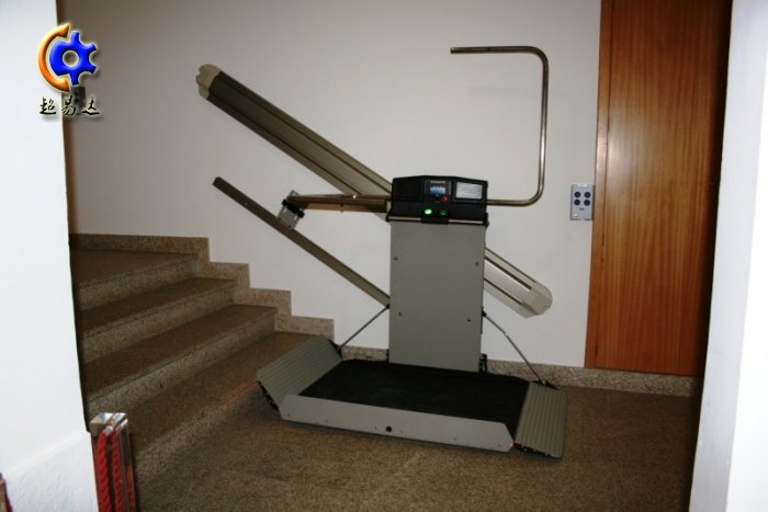 直軌斜掛式輪椅升降平臺(tái) 直軌斜掛式輪椅升降平臺(tái)