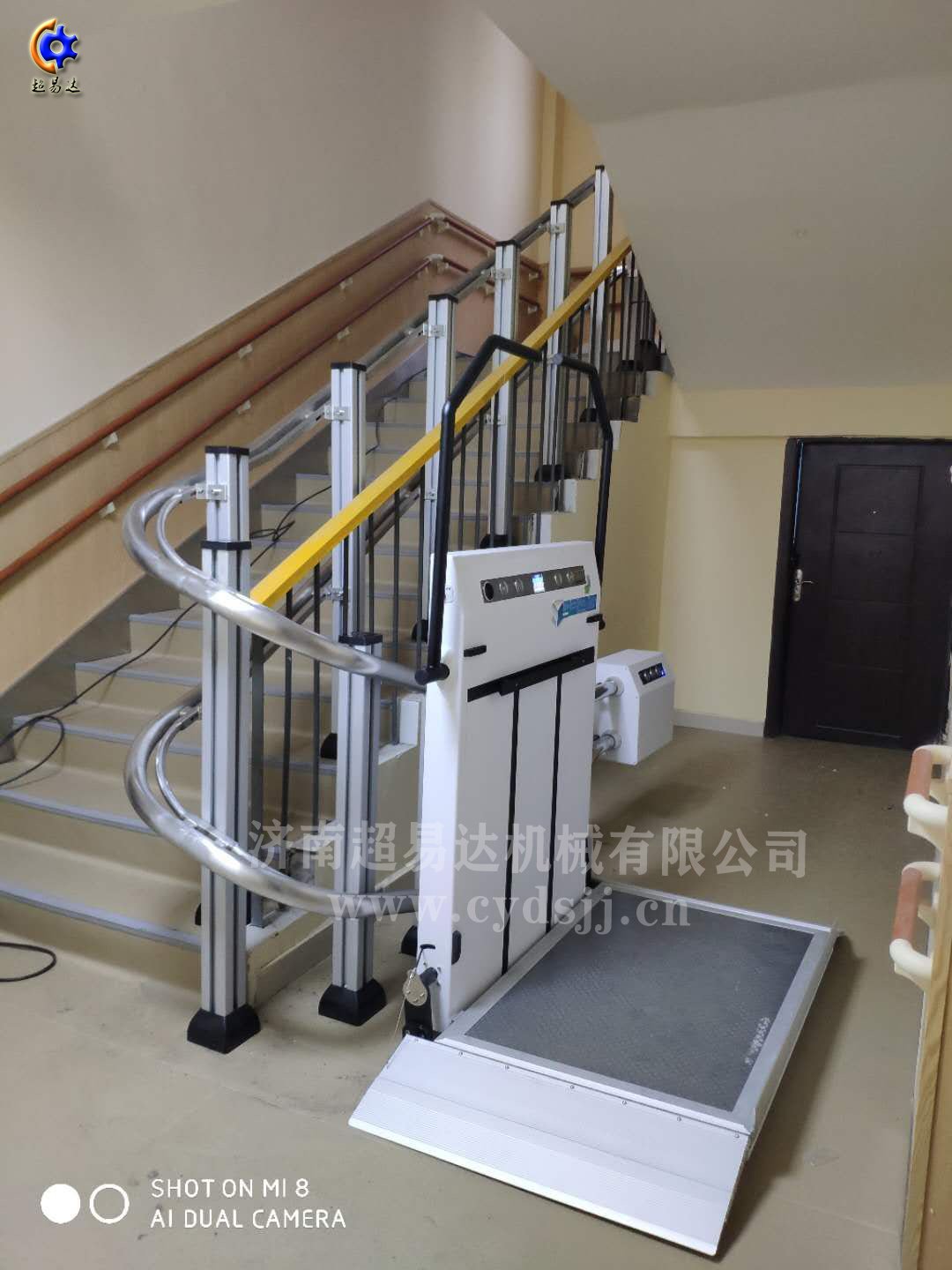 斜掛輪椅式升降平臺 斜掛輪椅式升降平臺